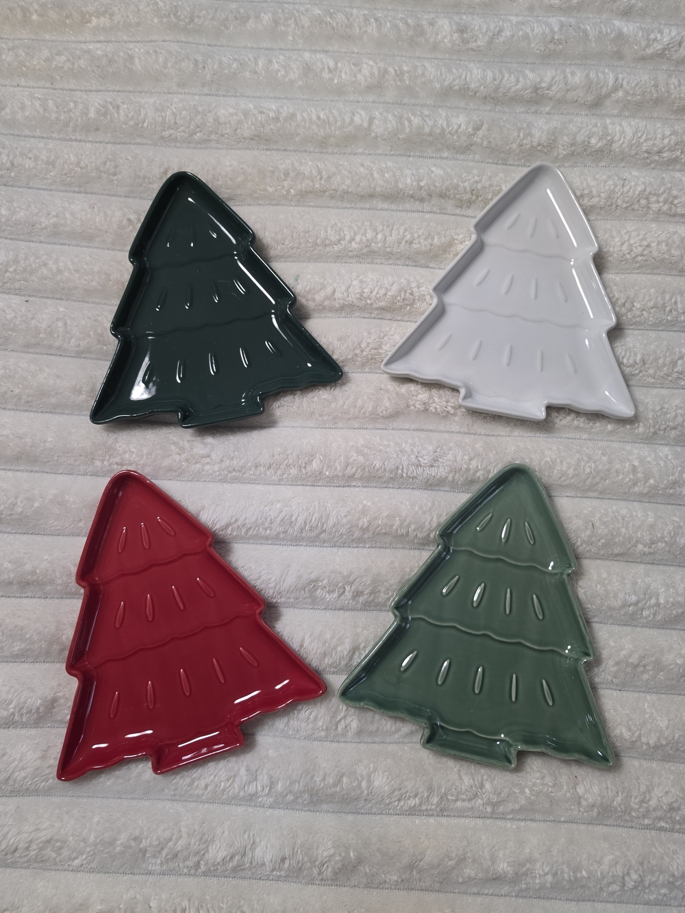 Holiday Time Christmas Ceramic Tree Appetizer Plates Set of 4, New